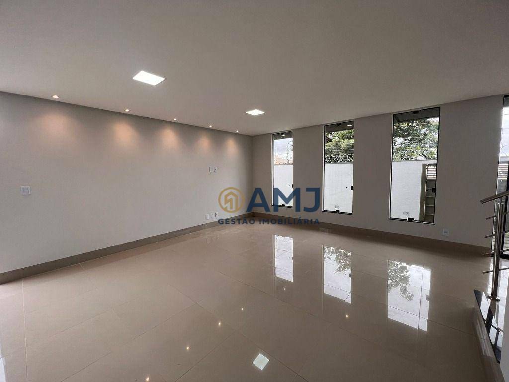 Sobrado à venda com 3 quartos, 176m² - Foto 2