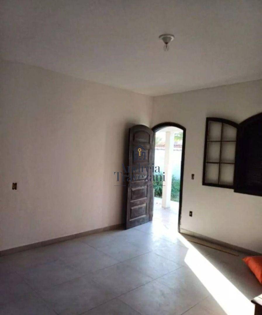 Casa à venda com 5 quartos, 167m² - Foto 3