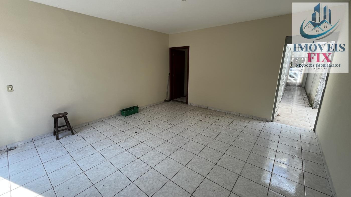 Casa à venda com 2 quartos, 200m² - Foto 2