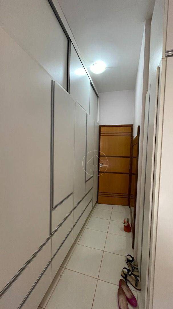 Casa à venda com 4 quartos, 250m² - Foto 4