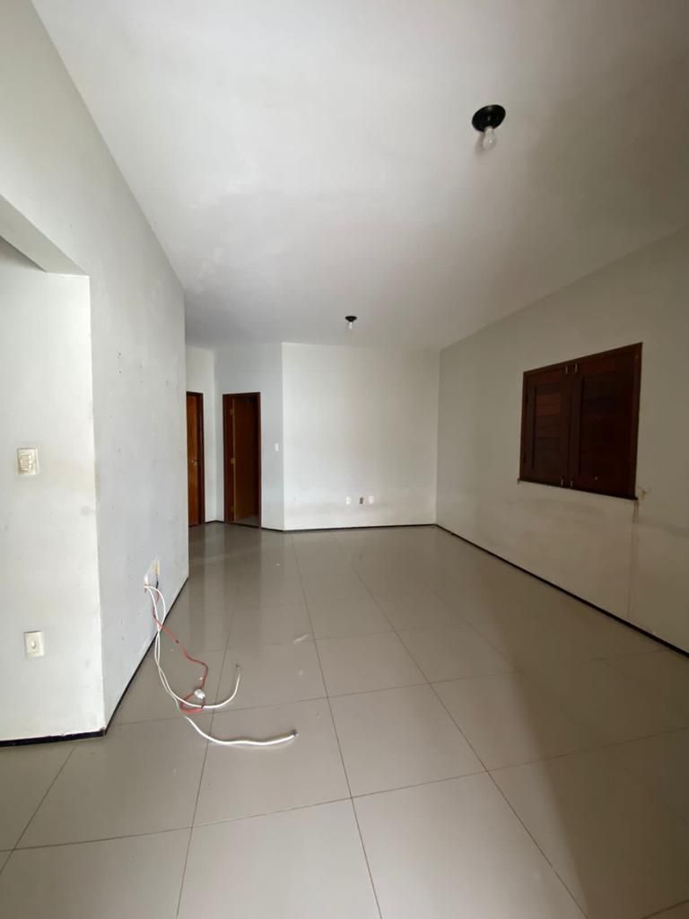 Casa à venda com 3 quartos, 100m² - Foto 2