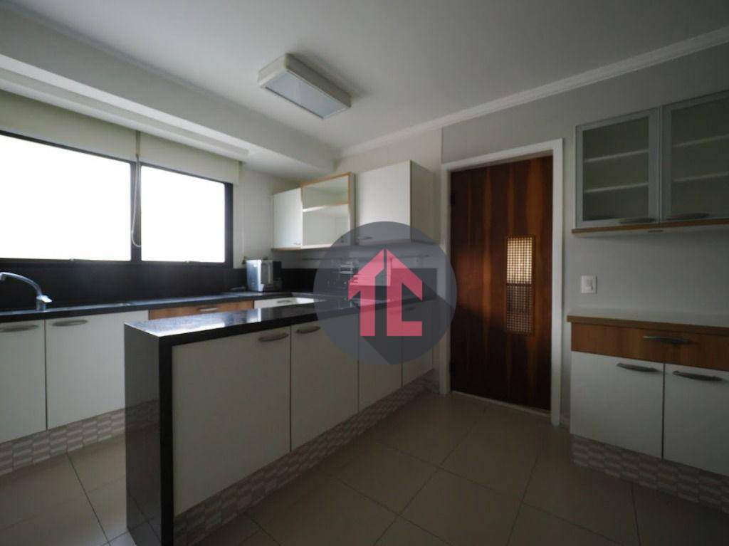 Apartamento à venda com 4 quartos, 246m² - Foto 7