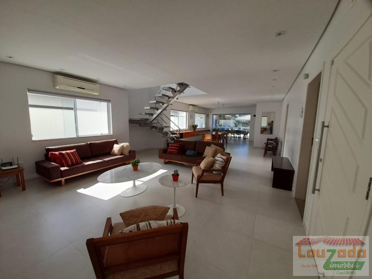 Sobrado à venda com 5 quartos, 360m² - Foto 1