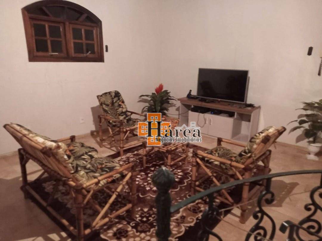 Casa à venda com 3 quartos, 243m² - Foto 2