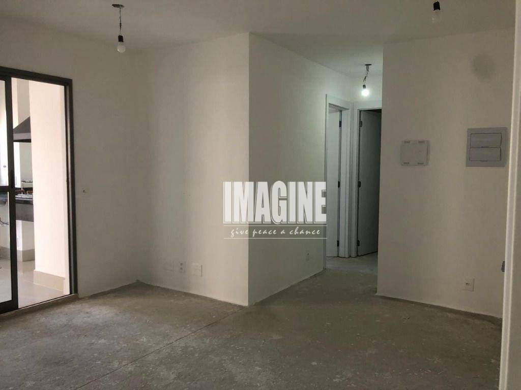 Apartamento à venda com 2 quartos, 71m² - Foto 2