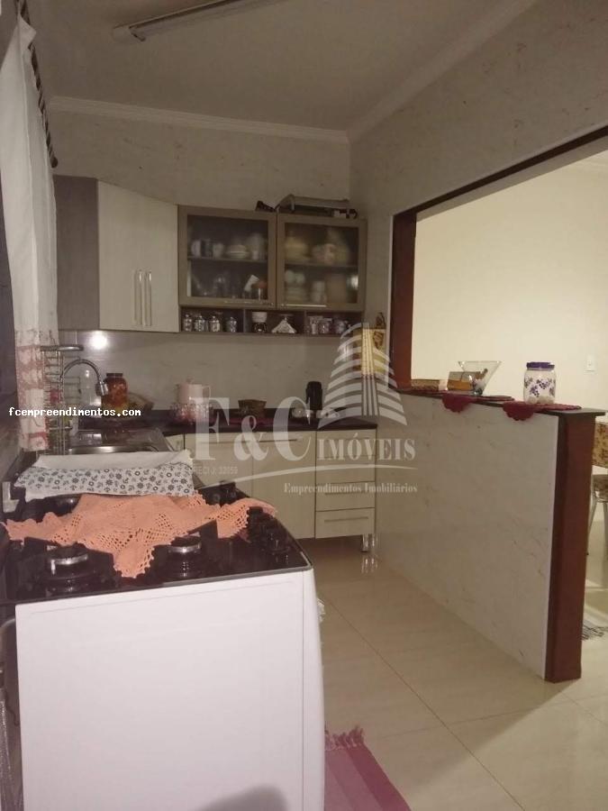 Sobrado à venda com 3 quartos, 180m² - Foto 1