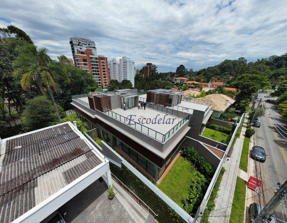 Casa de Condomínio à venda com 4 quartos, 548m² - Foto 2