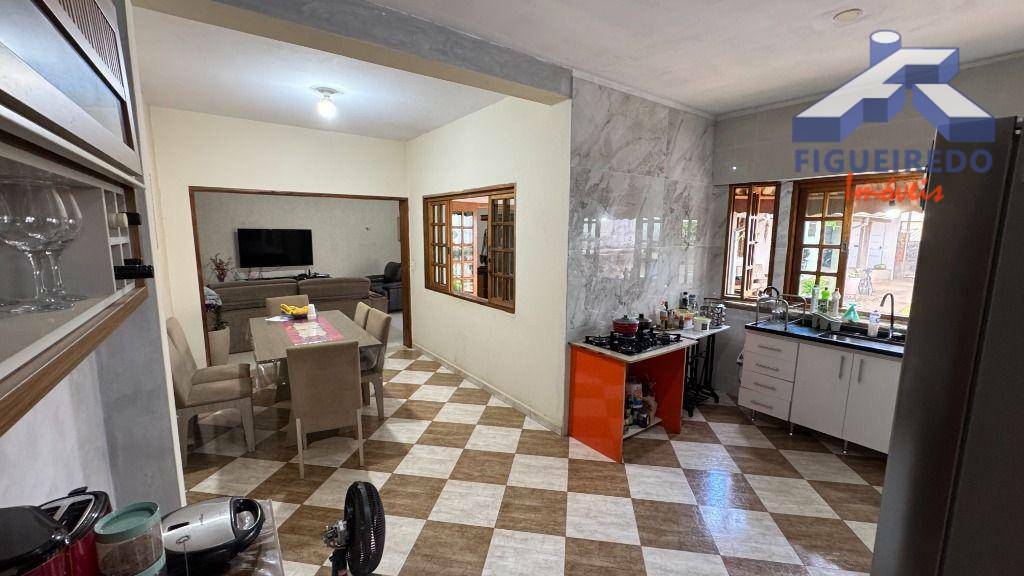 Casa à venda com 3 quartos, 219m² - Foto 5