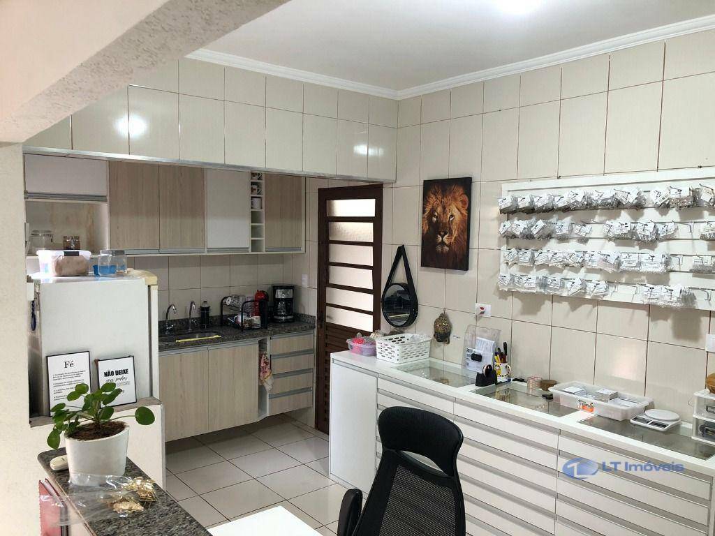 Casa à venda com 2 quartos, 120m² - Foto 1