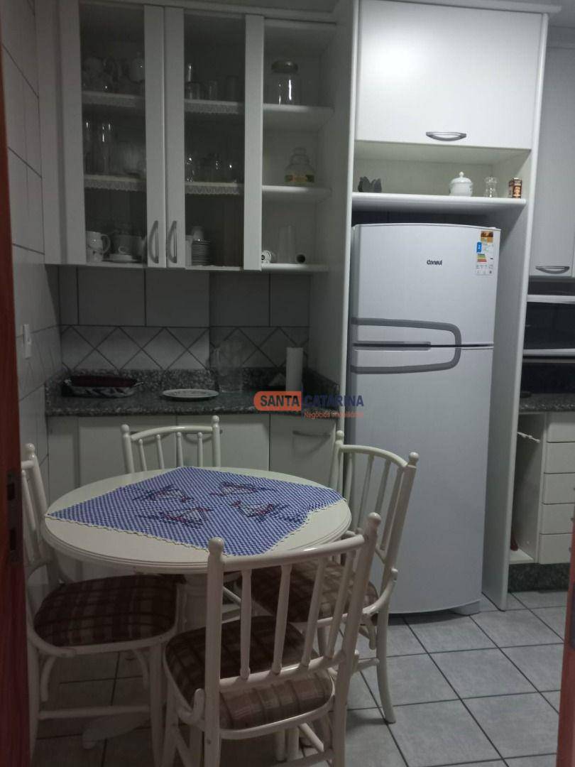 Apartamento para alugar com 2 quartos, 90m² - Foto 12