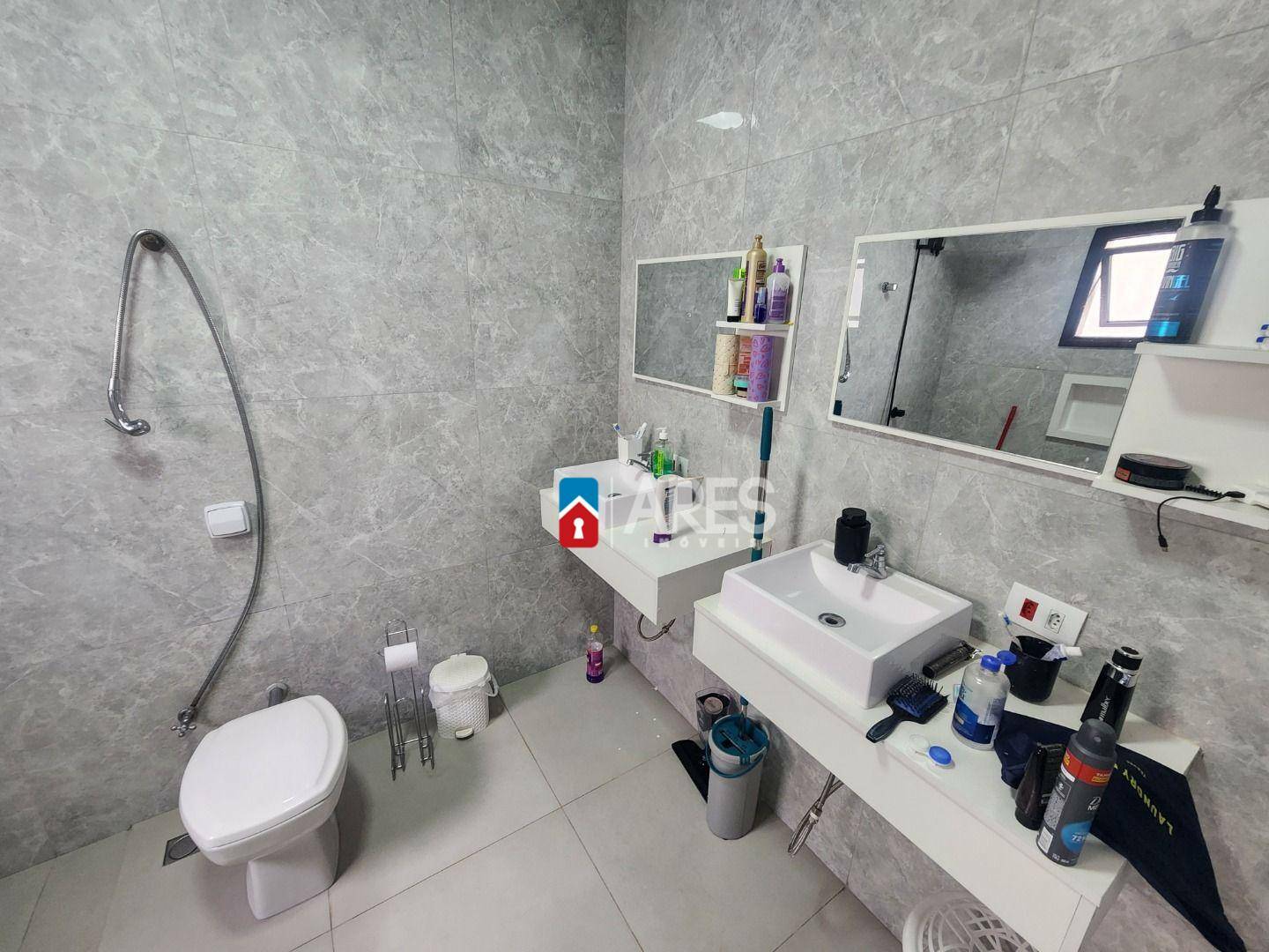 Casa de Condomínio para alugar com 3 quartos, 318m² - Foto 13