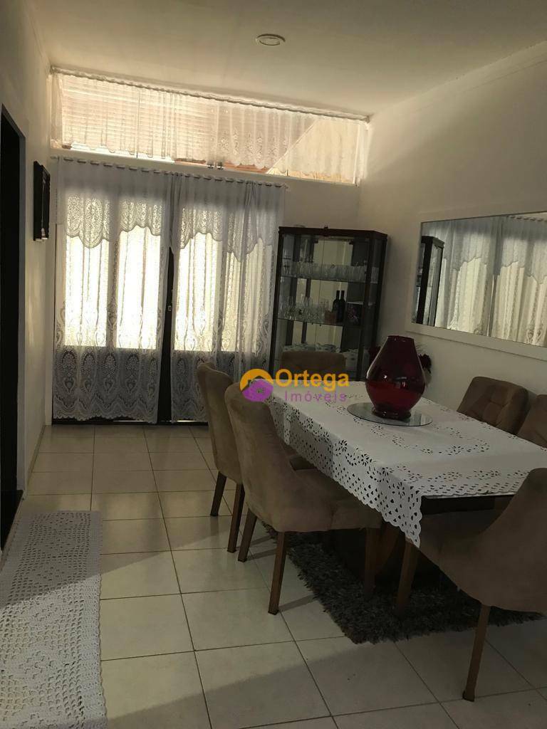 Casa à venda com 3 quartos, 180m² - Foto 4