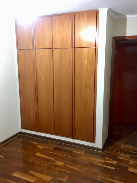 Apartamento à venda com 3 quartos, 137m² - Foto 3