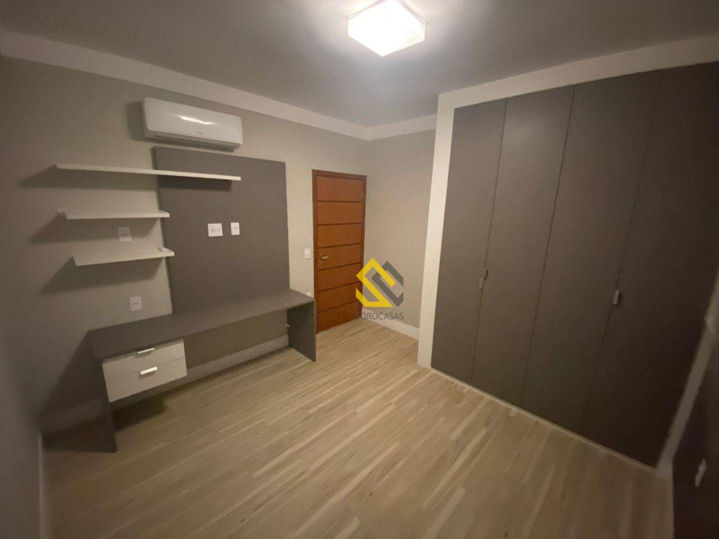 Casa de Condomínio para alugar com 4 quartos, 250m² - Foto 18