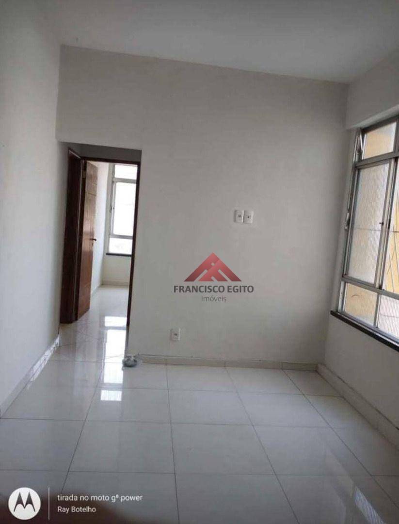 Apartamento à venda com 2 quartos, 60m² - Foto 2