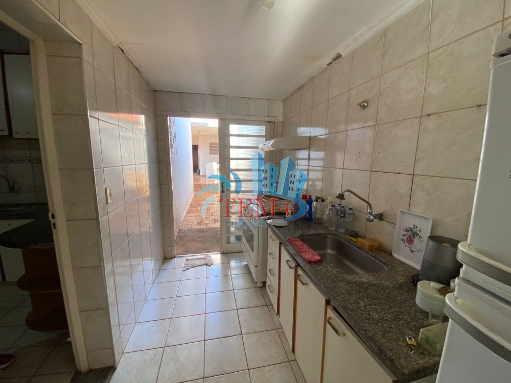 Casa à venda com 3 quartos, 200m² - Foto 16