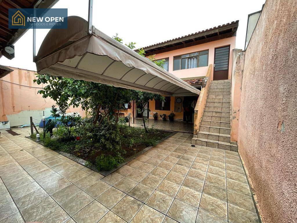 Casa à venda com 4 quartos, 170m² - Foto 1