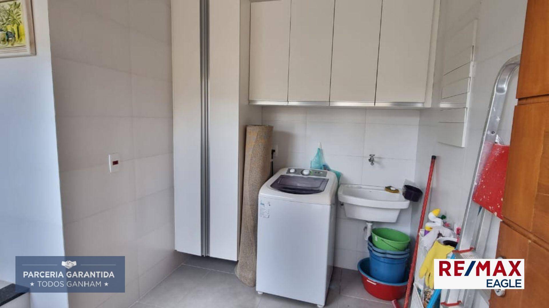 Casa à venda com 4 quartos, 320m² - Foto 11