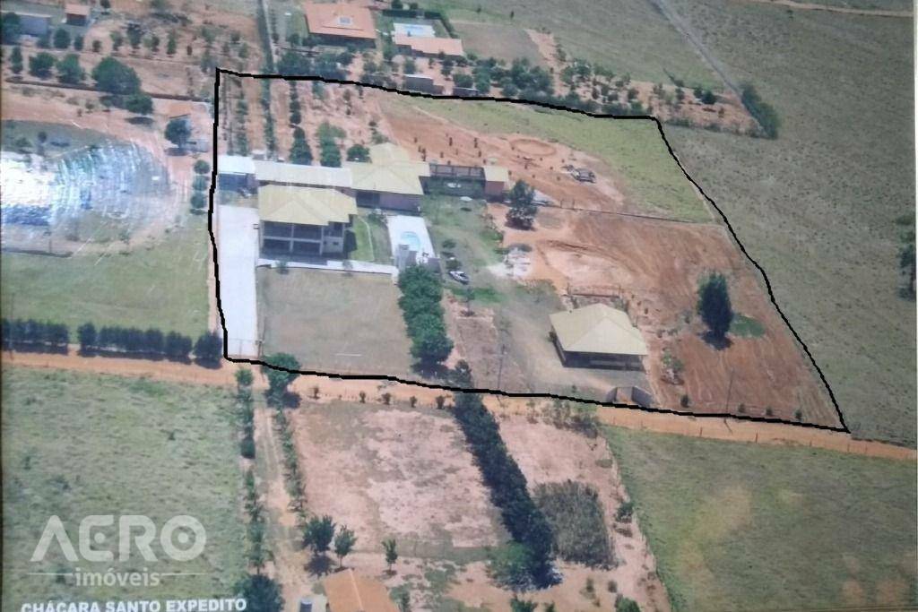 Chácara à venda com 8 quartos, 1000m² - Foto 1