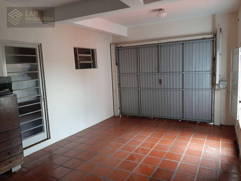 Casa à venda com 3 quartos, 230m² - Foto 11