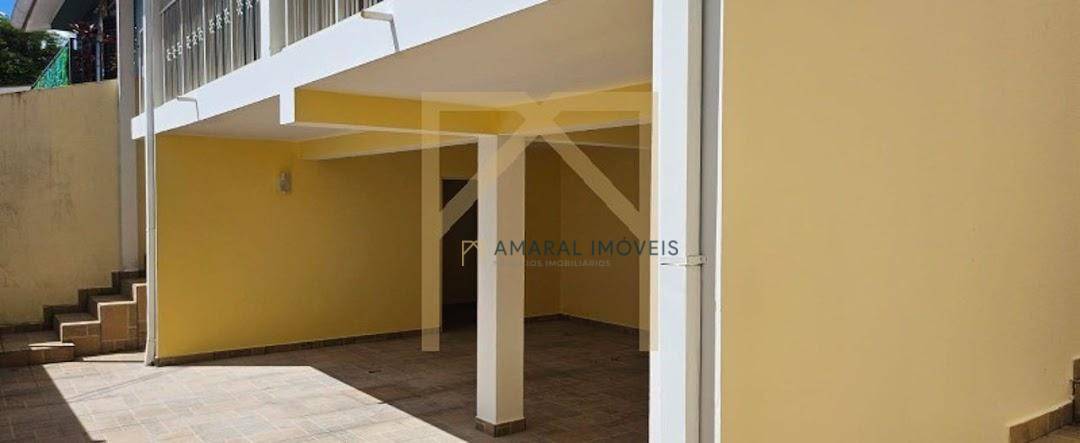 Casa à venda com 3 quartos, 168m² - Foto 1