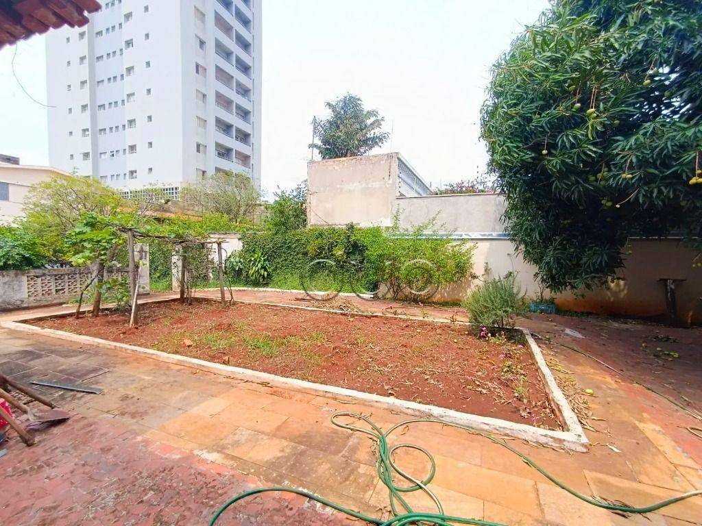 Casa à venda com 3 quartos, 232m² - Foto 1