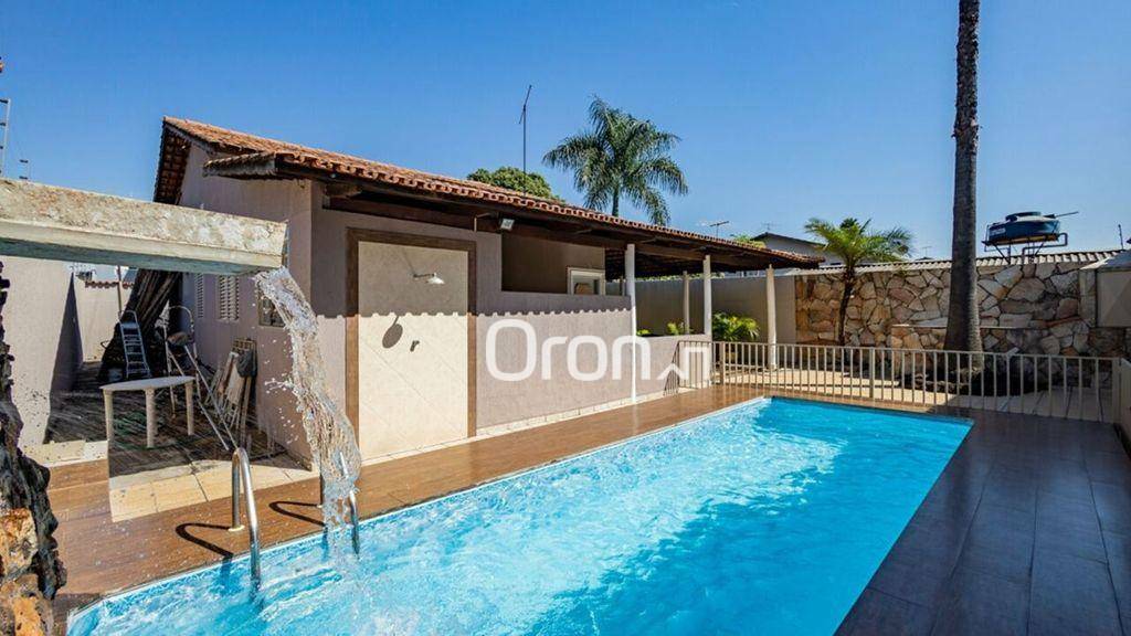 Casa à venda com 3 quartos, 287m² - Foto 1