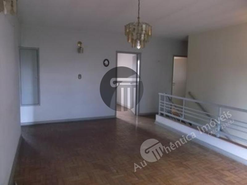 Casa para alugar com 5 quartos, 190m² - Foto 2