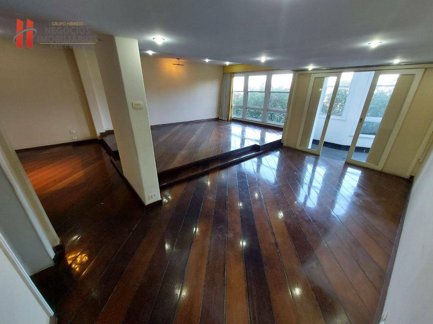 Apartamento à venda com 3 quartos, 210m² - Foto 1