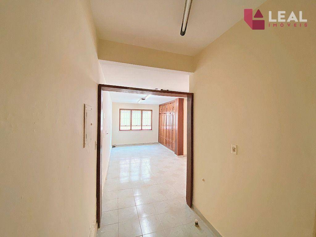 Casa à venda com 4 quartos, 240m² - Foto 31