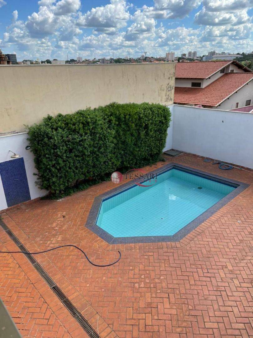 Casa à venda e aluguel com 3 quartos, 460m² - Foto 1