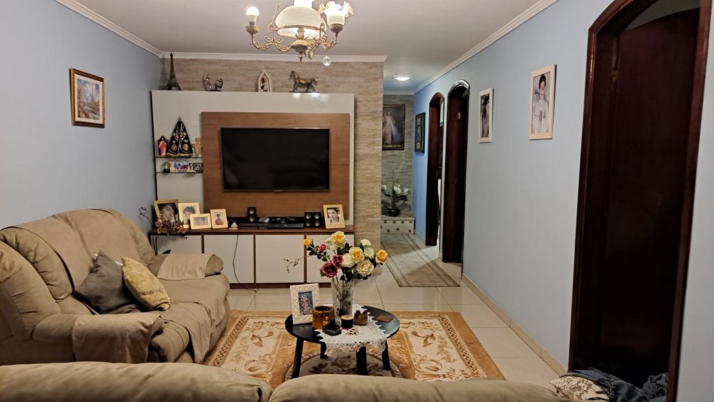 Sobrado à venda com 5 quartos, 254m² - Foto 1