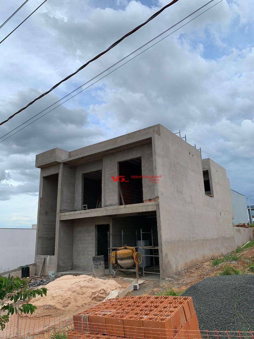 Sobrado à venda com 3 quartos, 194m² - Foto 1