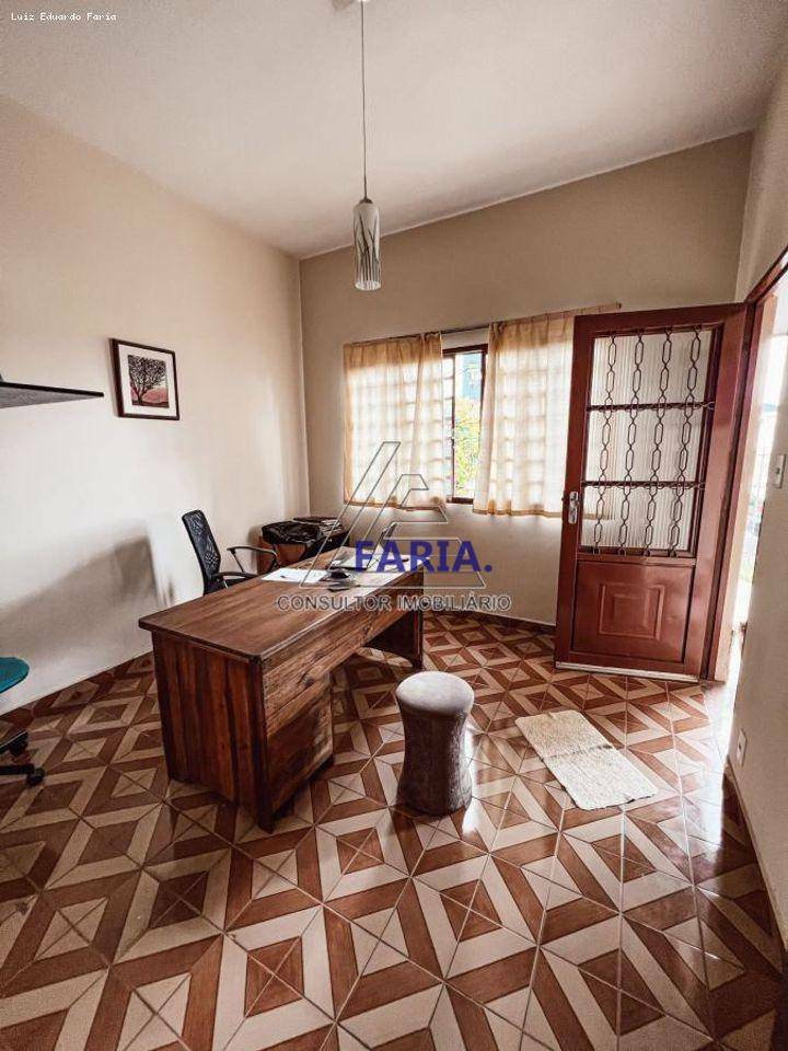 Casa à venda com 4 quartos, 230m² - Foto 2