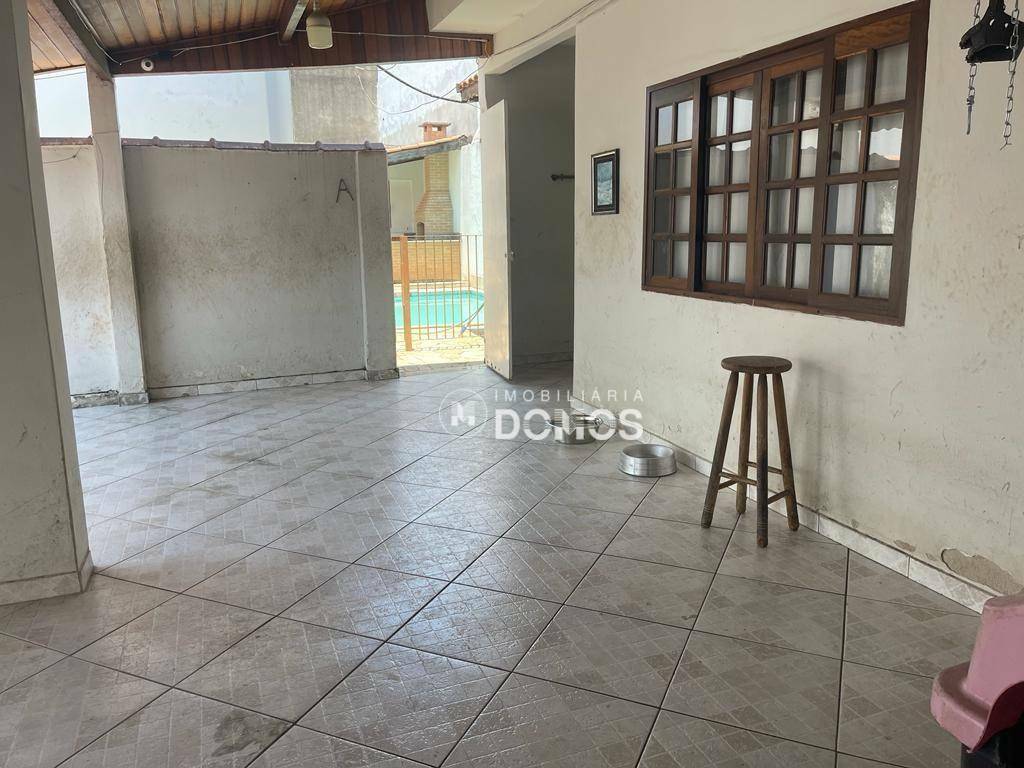 Casa à venda com 1 quarto, 70m² - Foto 1