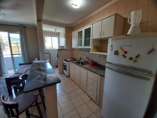 Apartamento à venda com 2 quartos, 72m² - Foto 1