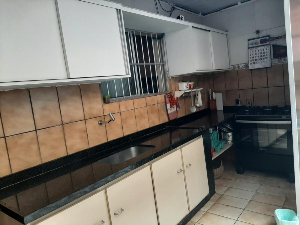 Casa à venda com 4 quartos, 200m² - Foto 5