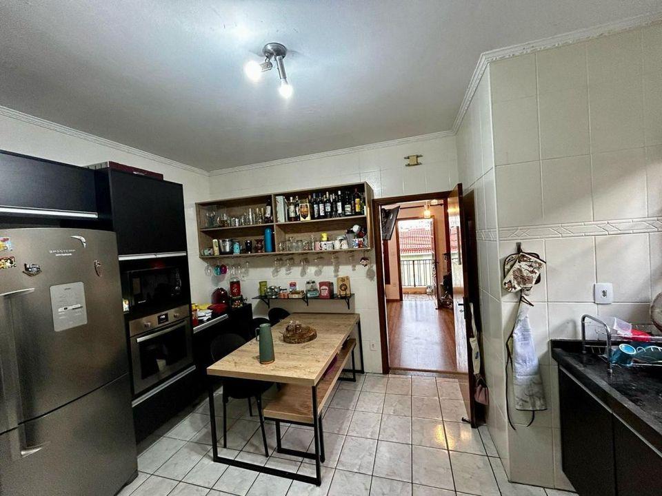 Casa à venda com 3 quartos, 180m² - Foto 2