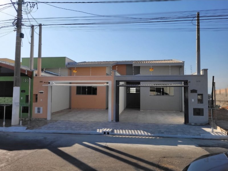 Casa à venda com 3 quartos, 140m² - Foto 1