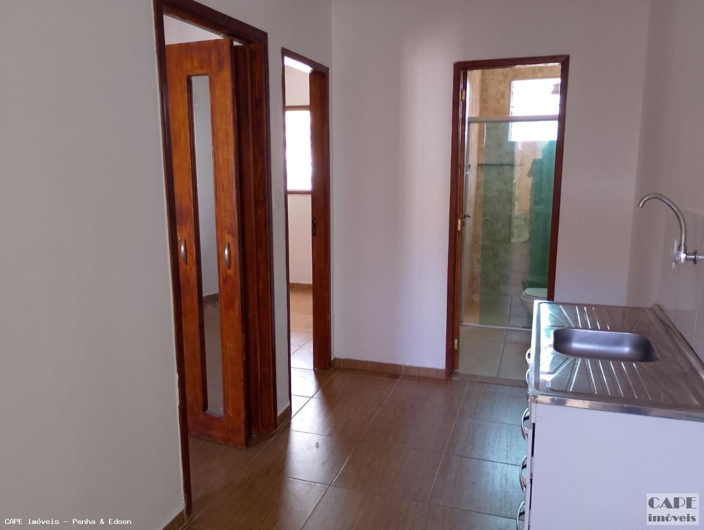Casa para alugar com 2 quartos, 45m² - Foto 1
