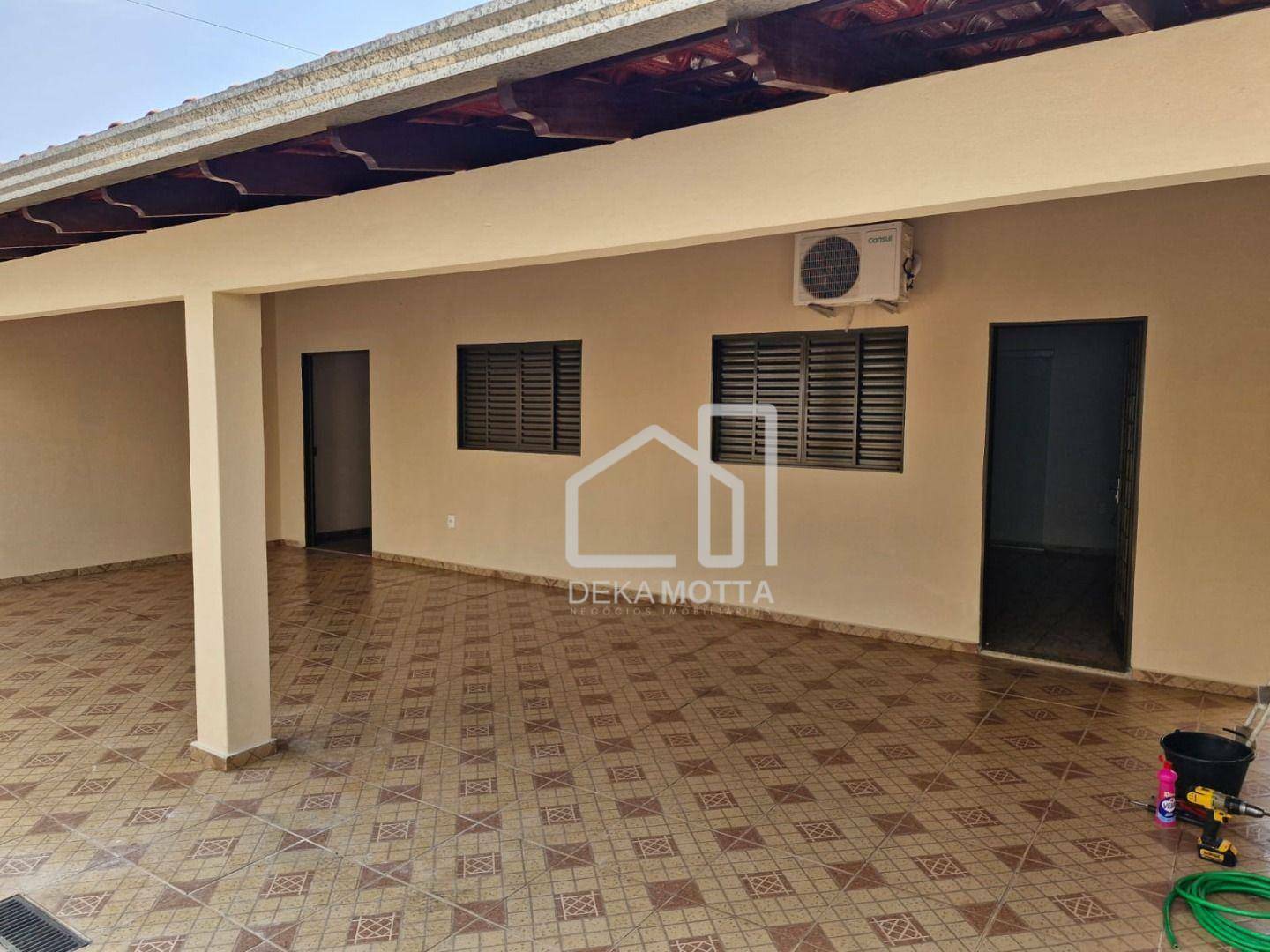 Casa à venda com 3 quartos, 144m² - Foto 1