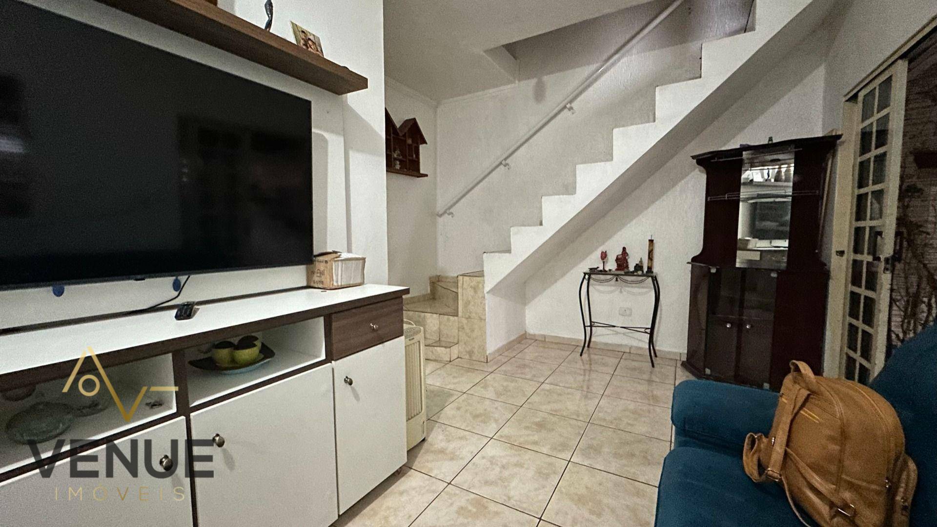 Casa à venda com 3 quartos, 150m² - Foto 1