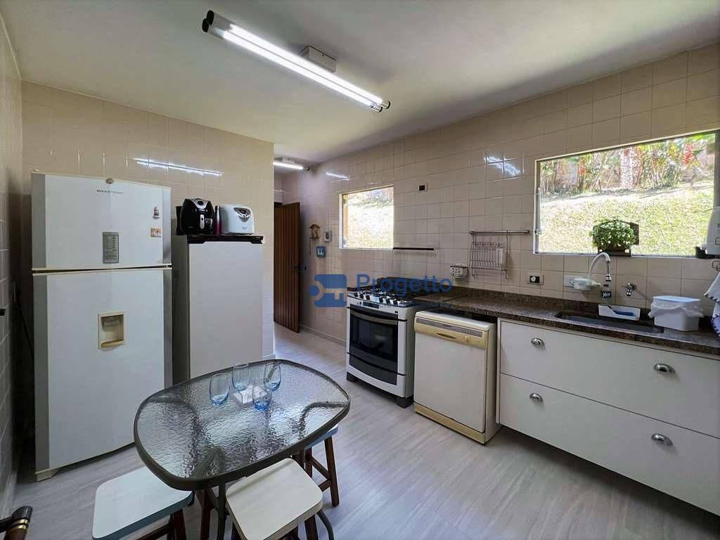 Casa à venda com 4 quartos, 350m² - Foto 25