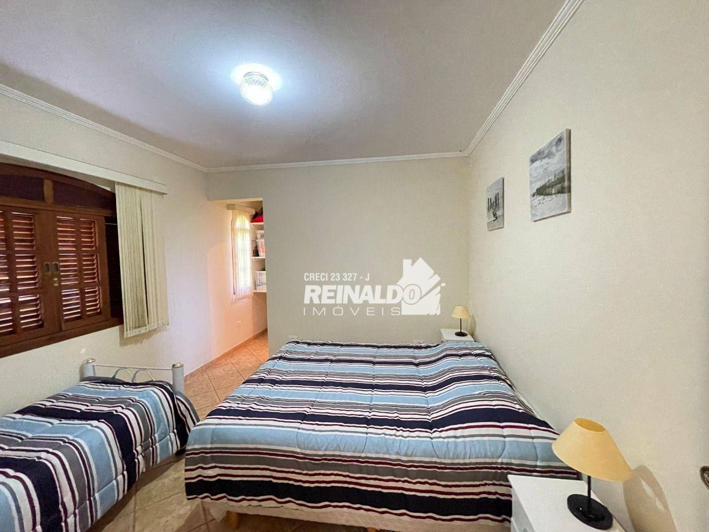 Casa de Condomínio à venda com 4 quartos, 360m² - Foto 2