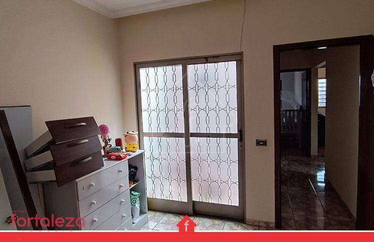 Casa à venda com 2 quartos, 140m² - Foto 25