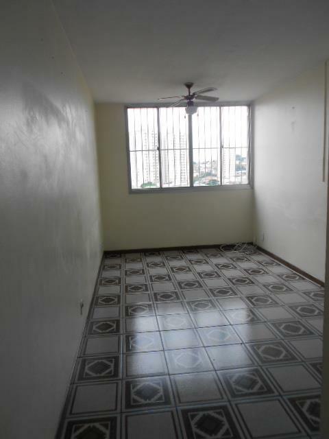 Apartamento à venda com 3 quartos, 68m² - Foto 2