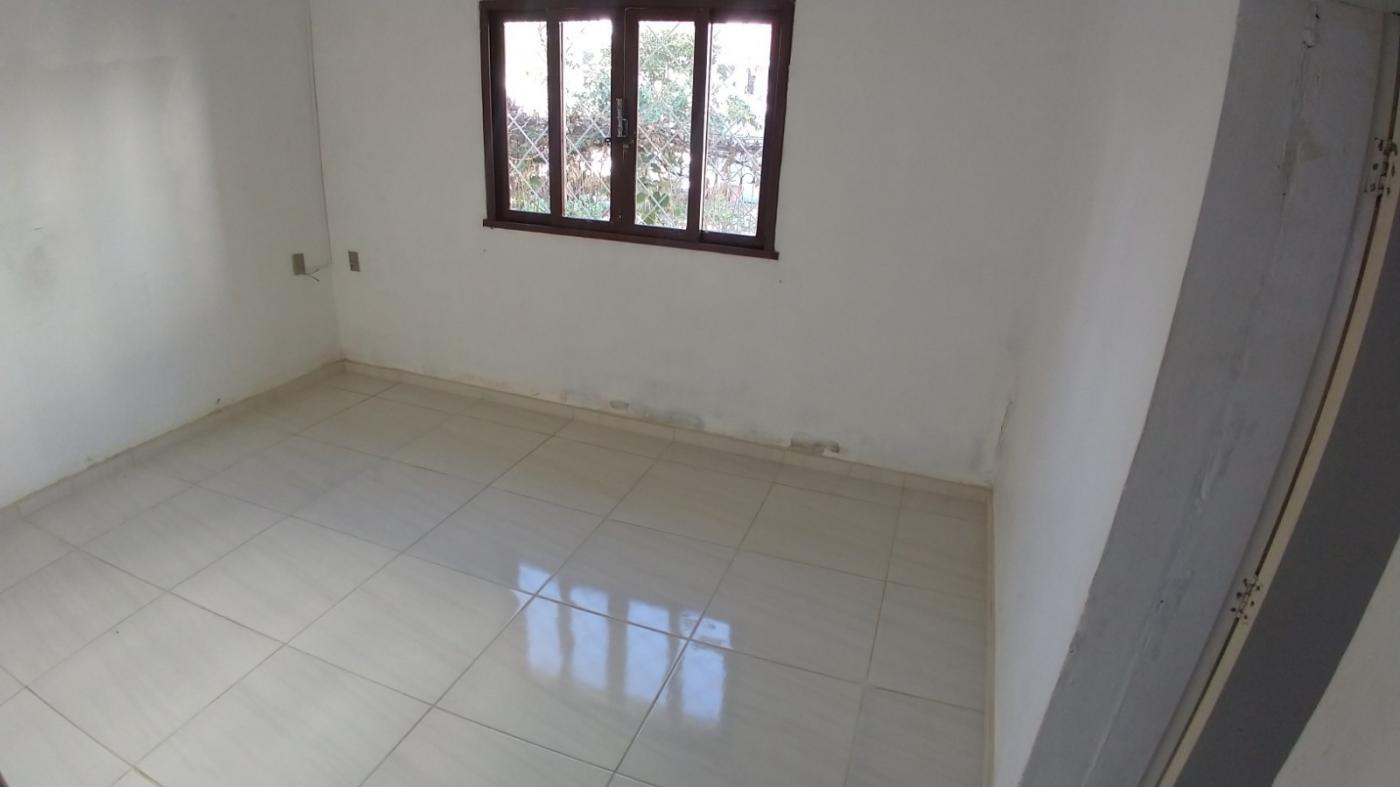 Casa à venda com 2 quartos, 80m² - Foto 2