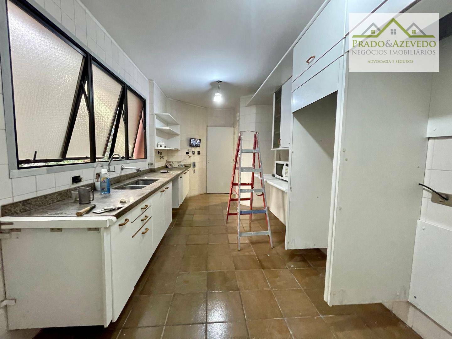 Apartamento à venda com 4 quartos, 245m² - Foto 1