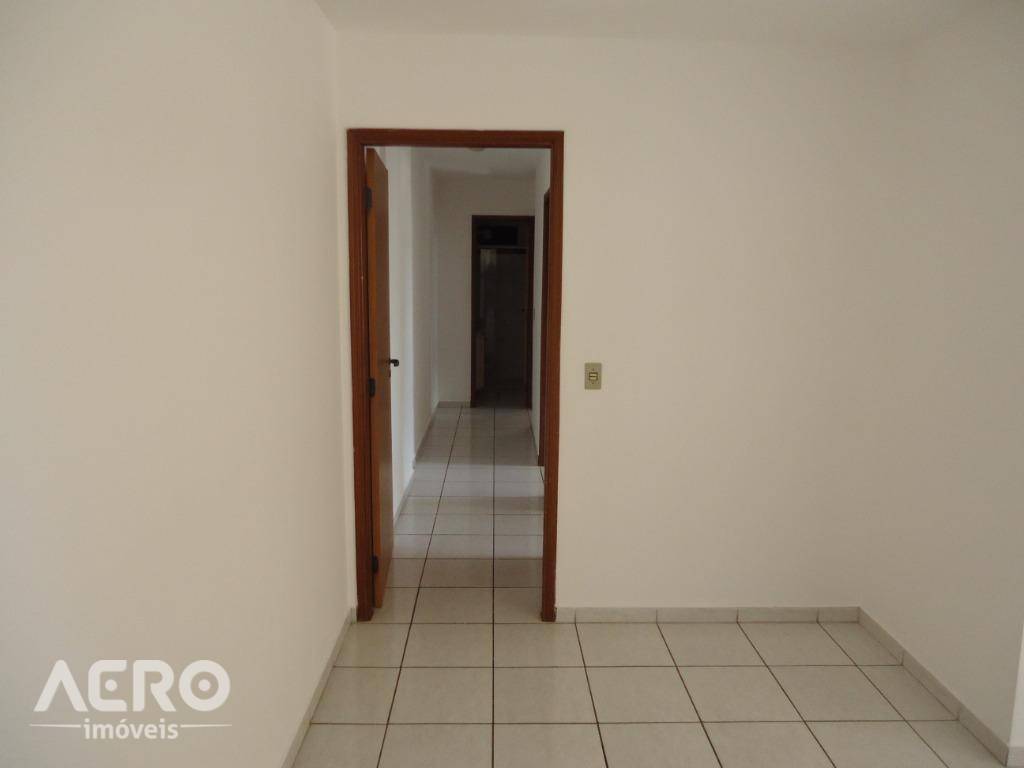 Apartamento à venda com 3 quartos, 76m² - Foto 3