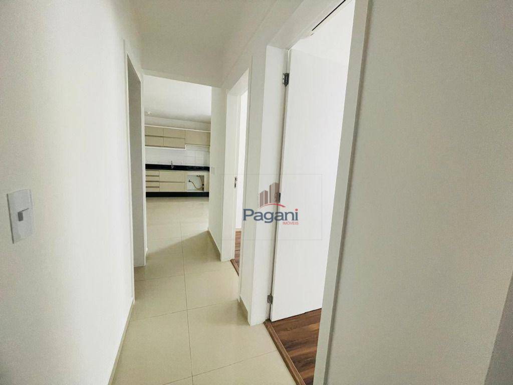 Apartamento para alugar com 3 quartos, 77m² - Foto 4